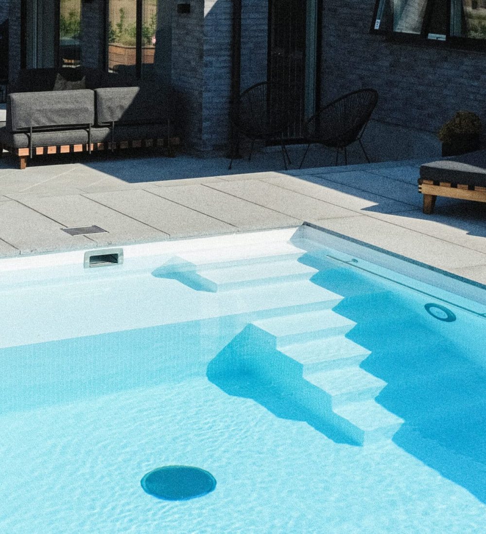 Betonpool hvid mosaik liner