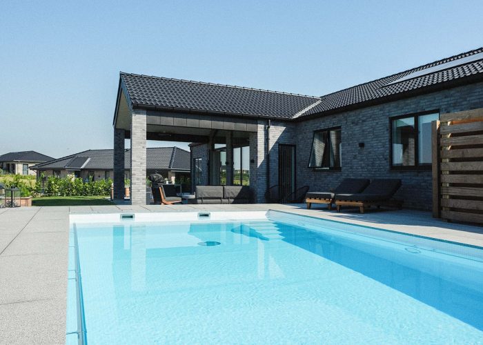 Betonpool hvid mosaik liner