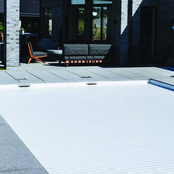 Betonpool hvid mosaik liner